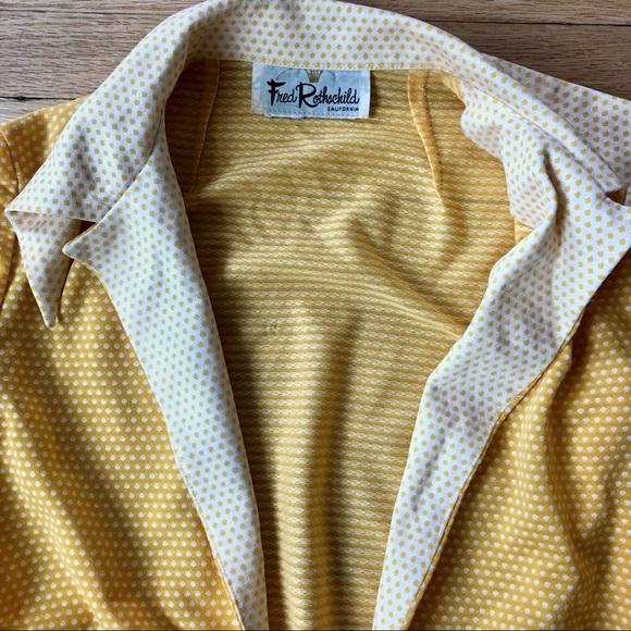 Super cute vintage yellow top with polka dots - Picture 2 of 2